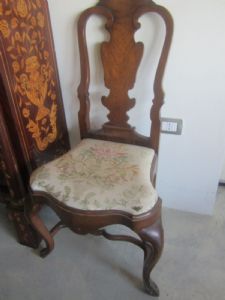 Set of 8 walnut 'pattona' chairs